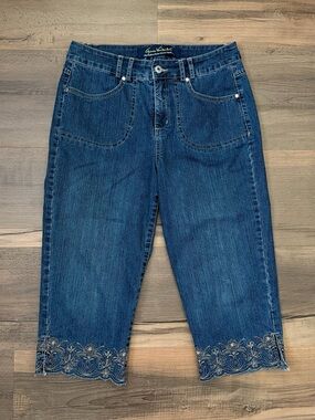 Gloria Vanderbilt Embroidered Floral Scallop Hem Denim Capris Size 8